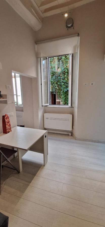 Savelli Apartment Old Town - Near Navona Place Rome Buitenkant foto
