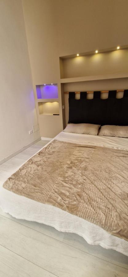 Savelli Apartment Old Town - Near Navona Place Rome Buitenkant foto